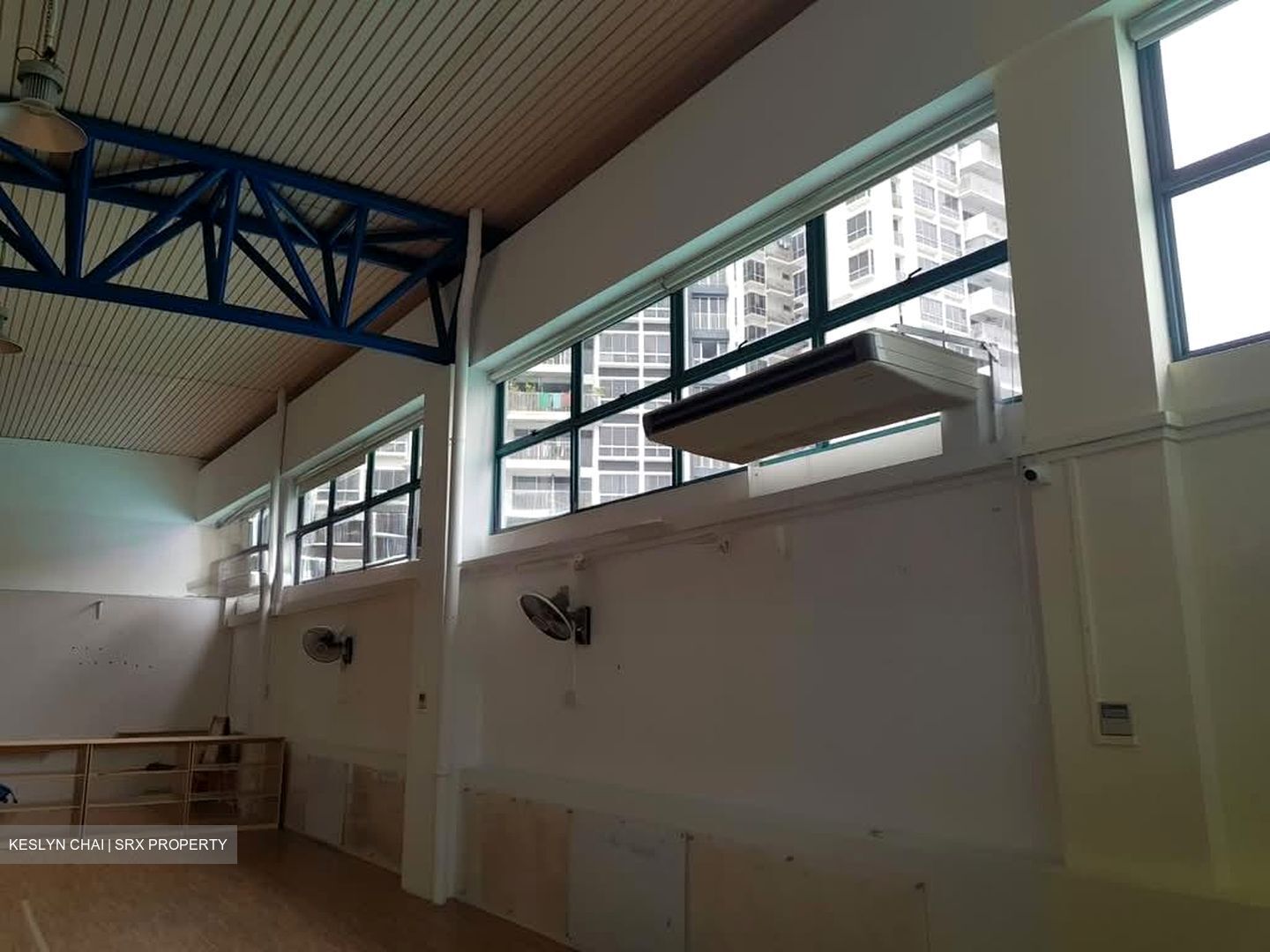 Elias Mall (D18), Retail #554931081